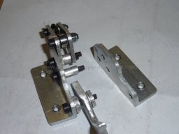 Towing hook assembly (34)